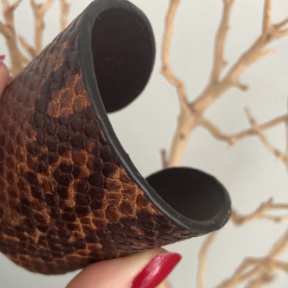 MICHAEL KORS - wide leather bracelet - Picture 3 of 4